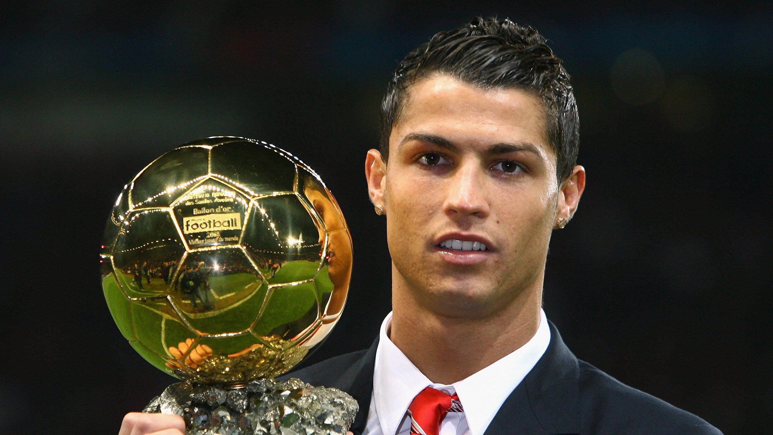 蓝色梦魇再起,欧冠赛场刮起风暴,欧冠蓝色传说